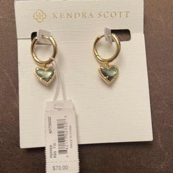 NWT Kendra Scott Heart Huggie Earrings - Picture 2 of 3